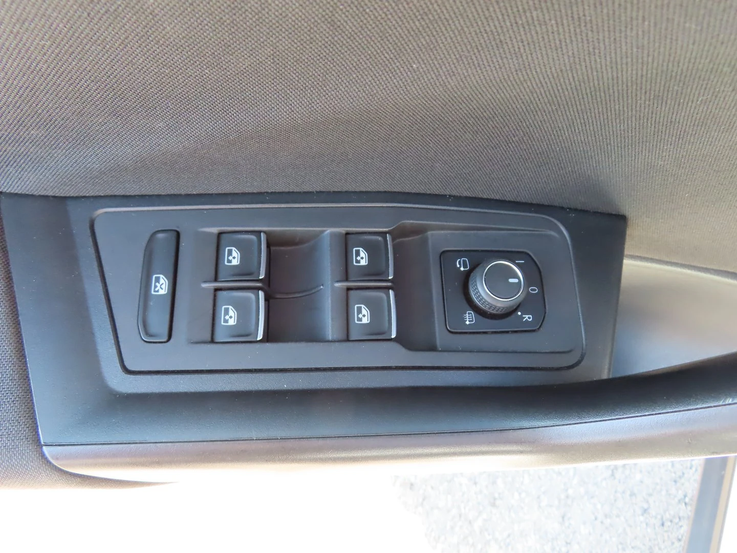 VW T-Roc VW T- Roc Design 2.0 TDI SCR DSG | Mobile.bg — изображение 11