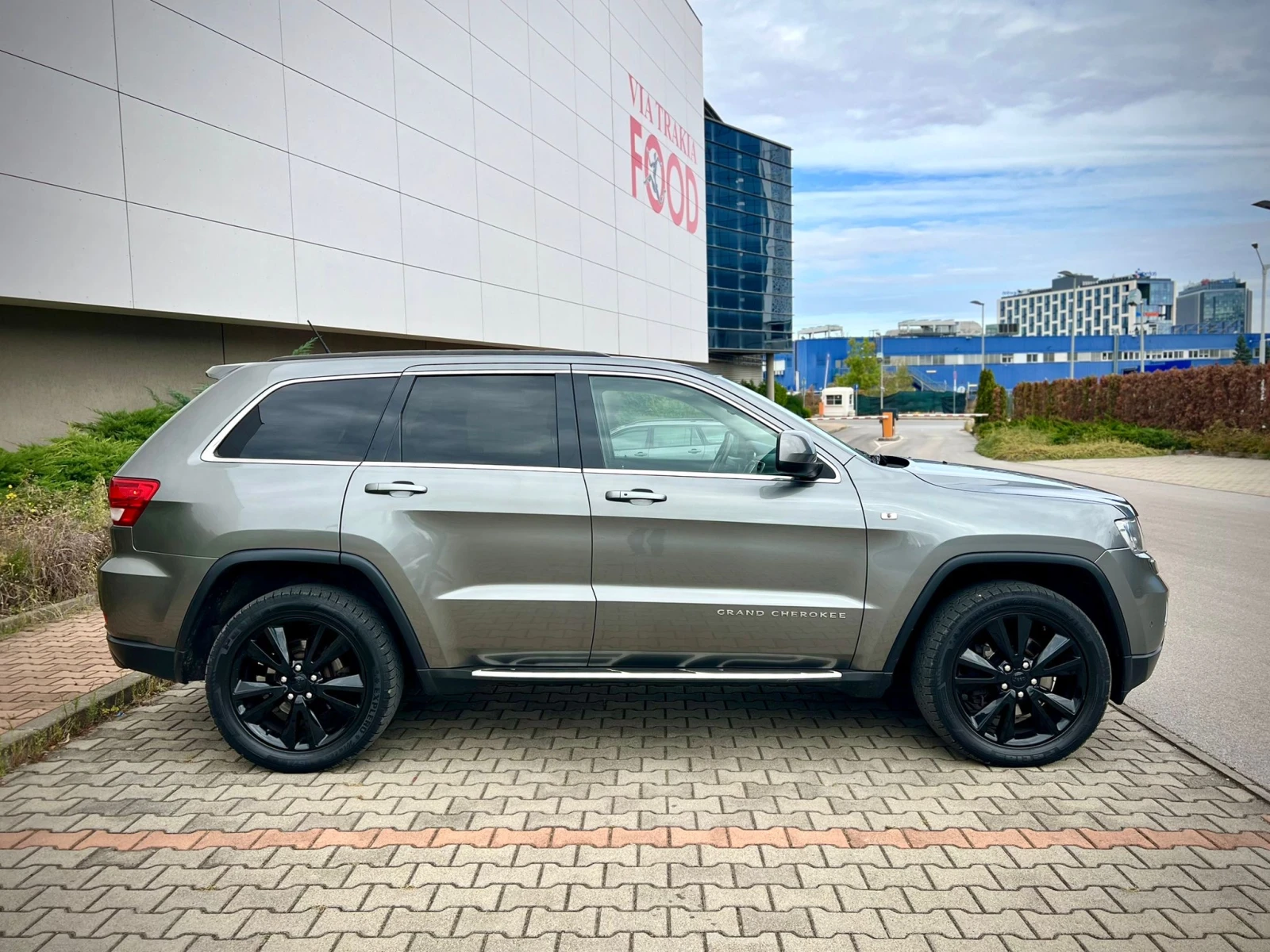 Jeep Grand cherokee 3.0CRD Лизинг през Униккредит по365 лева - изображение 8
