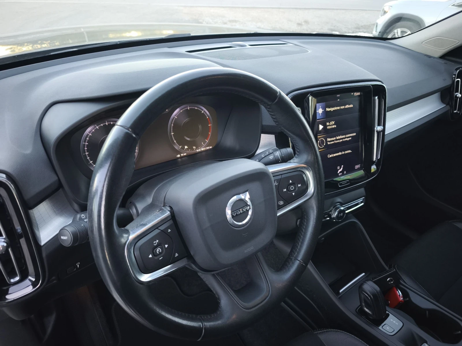 Volvo XC40 2.0d 150kc MOMENTUM FULL SERVICE IN VOLVO  - изображение 6