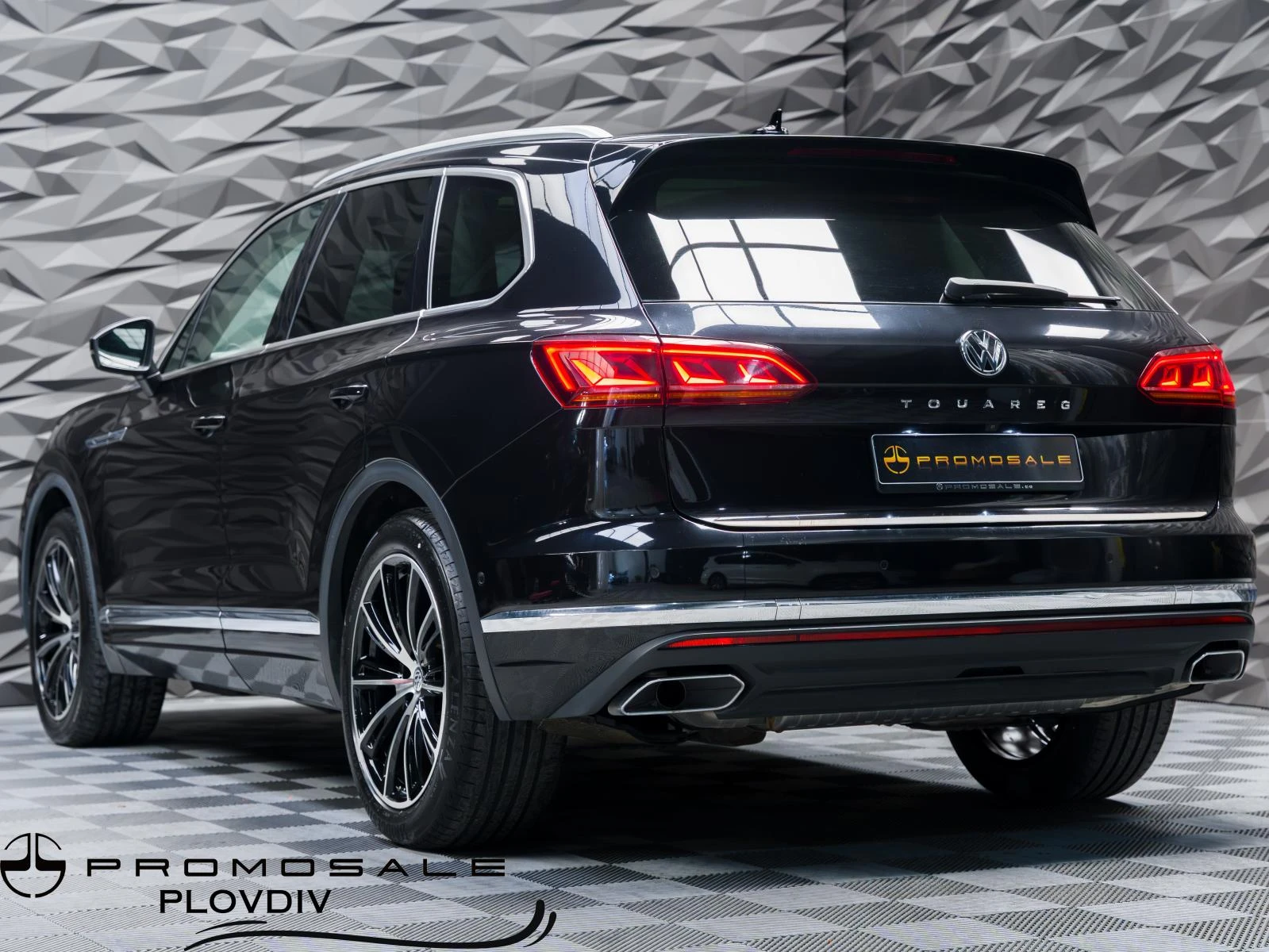 VW Touareg 4MOTION* CAMERA* ОБДУХВ* DISTR* AIR* INNOVISION* , снимка 3 - Автомобили и джипове - 53868991