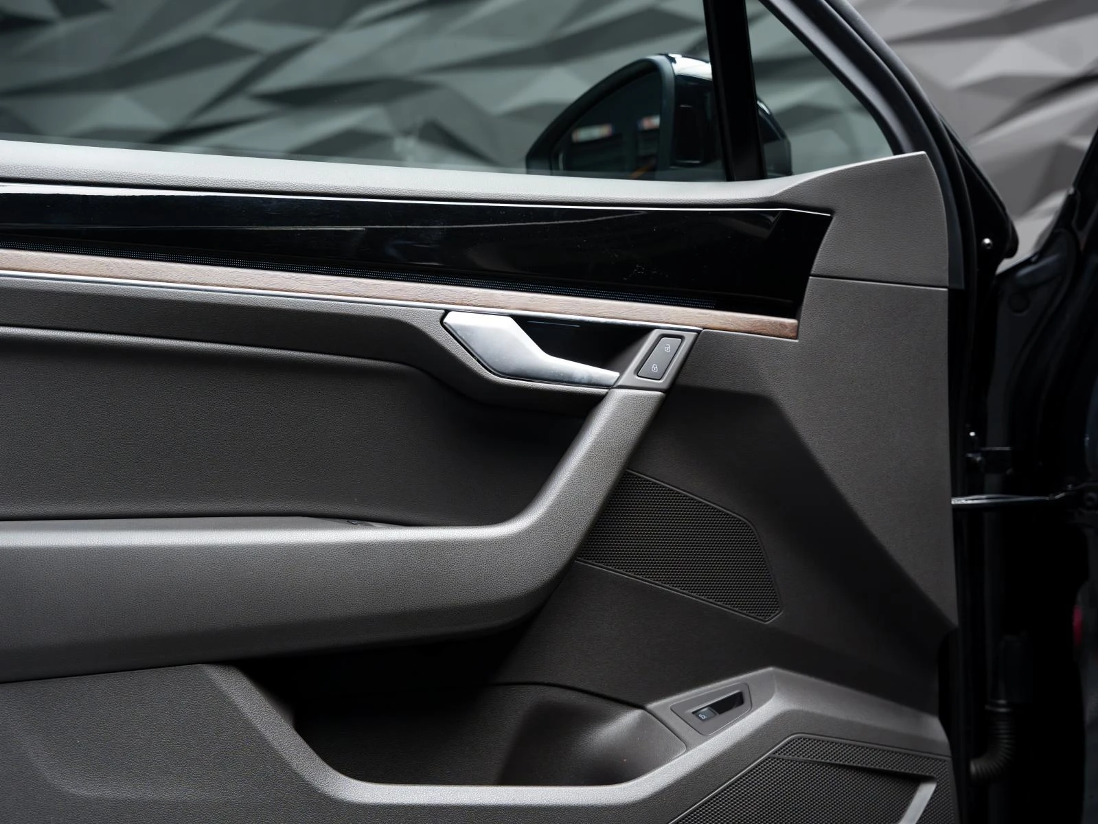 VW Touareg 4MOTION* CAMERA* ОБДУХВ* DISTR* AIR* INNOVISION* , снимка 13 - Автомобили и джипове - 53868991