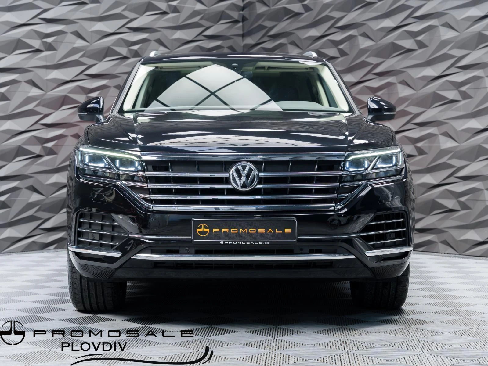 VW Touareg 4MOTION* CAMERA* ОБДУХВ* DISTR* AIR* INNOVISION* , снимка 2 - Автомобили и джипове - 53868991