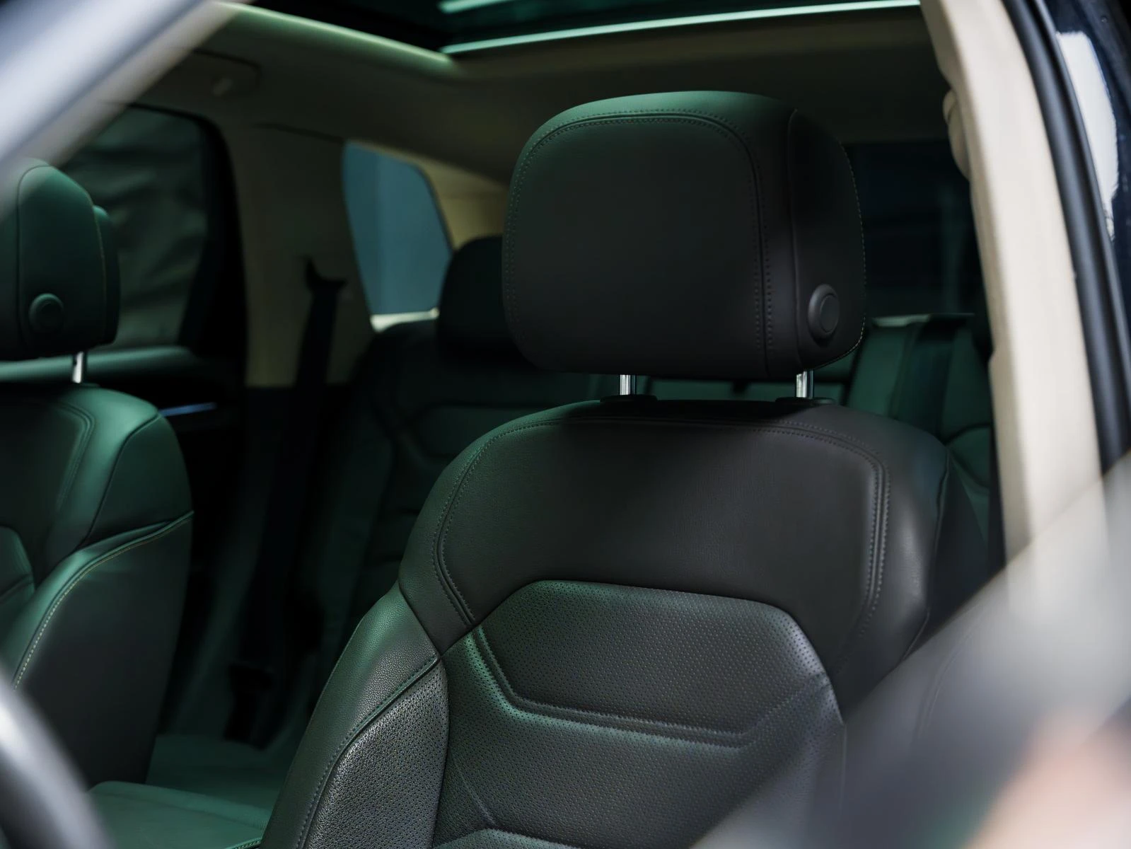 VW Touareg 4MOTION* CAMERA* ОБДУХВ* DISTR* AIR* INNOVISION* , снимка 5 - Автомобили и джипове - 53868991