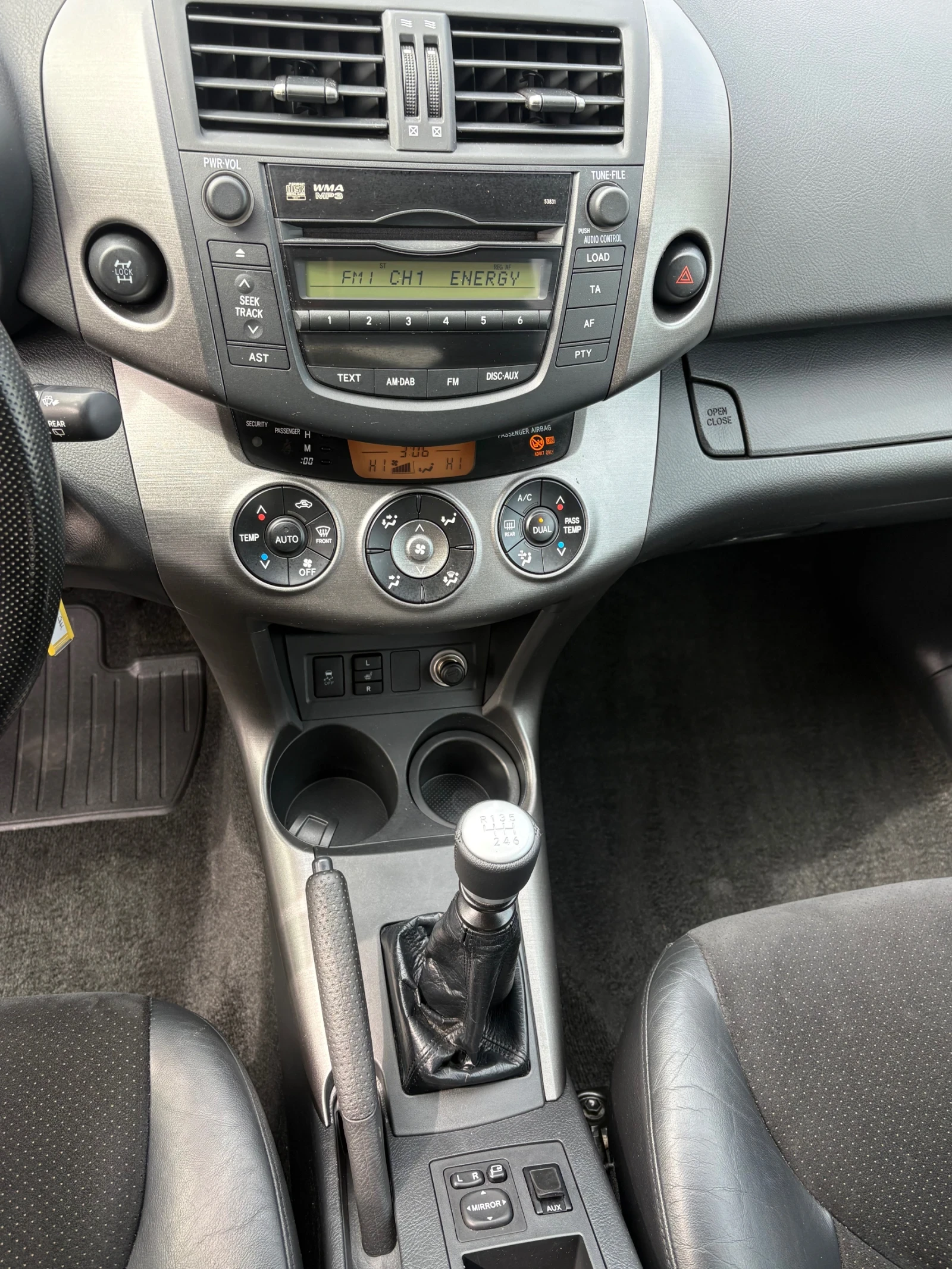 Toyota Rav4 2.2-D4D-4x4-БЯЛА ПЕРЛА, снимка 15 - Автомобили и джипове - 54192173