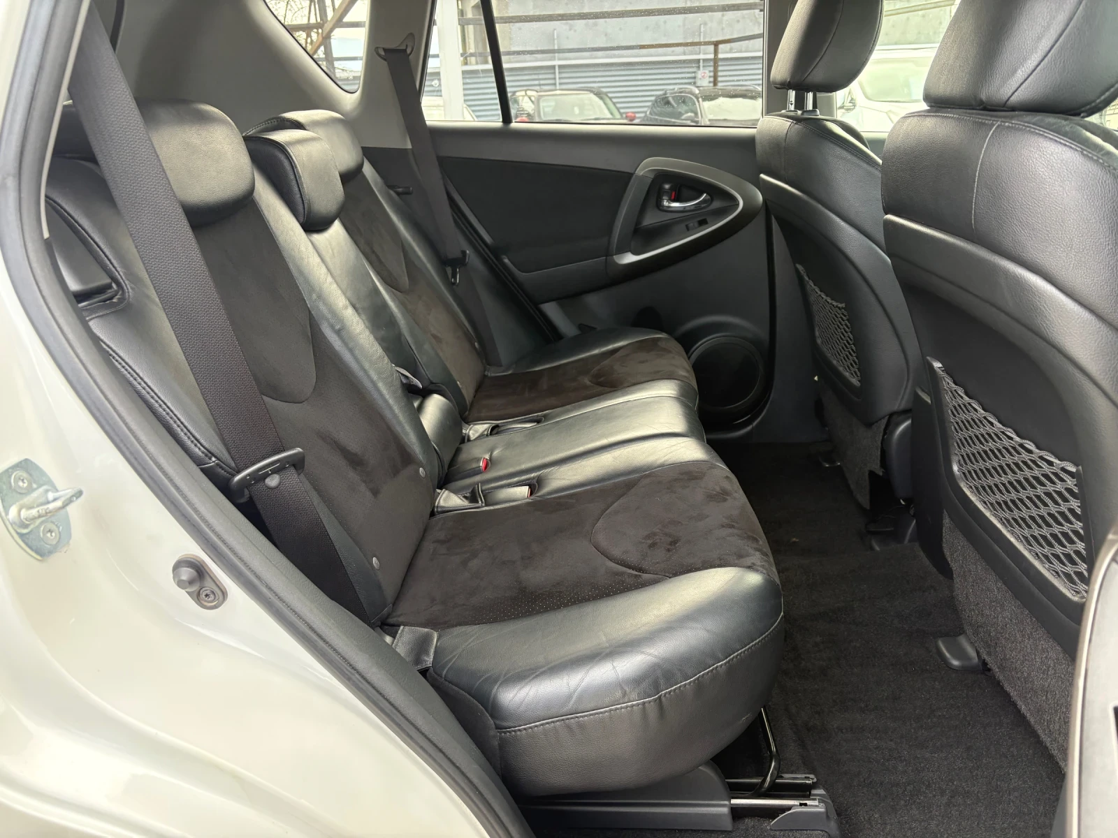 Toyota Rav4 2.2-D4D-4x4-БЯЛА ПЕРЛА, снимка 9 - Автомобили и джипове - 54192173