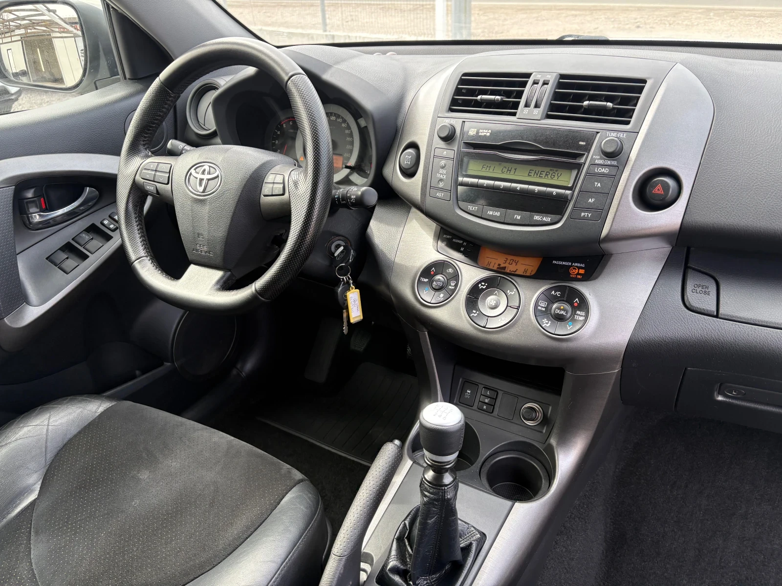 Toyota Rav4 2.2-D4D-4x4-БЯЛА ПЕРЛА, снимка 11 - Автомобили и джипове - 54192173