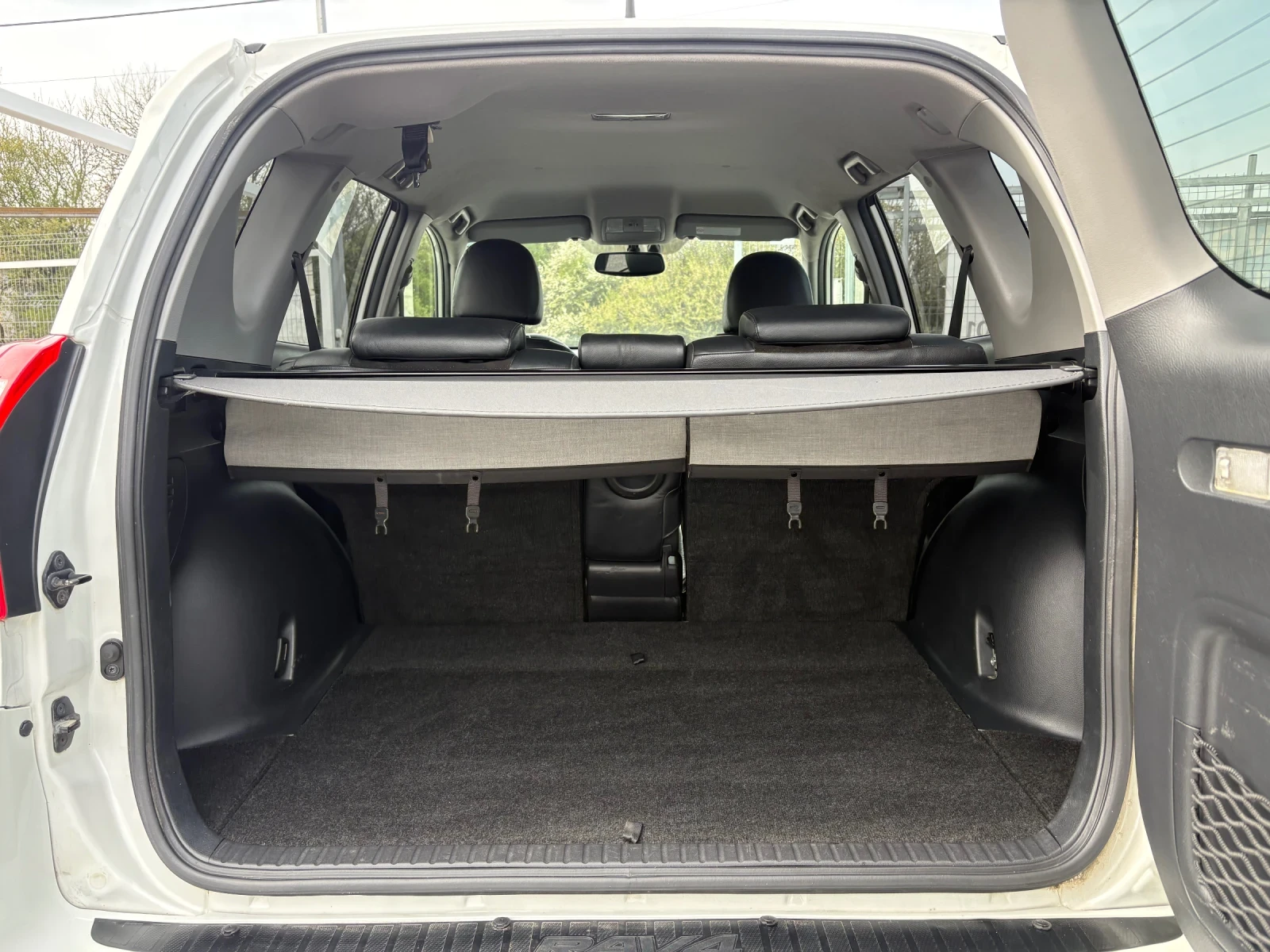 Toyota Rav4 2.2-D4D-4x4-БЯЛА ПЕРЛА, снимка 8 - Автомобили и джипове - 54192173