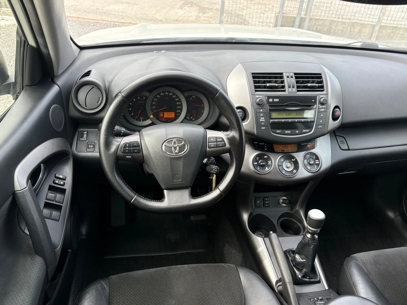 Toyota Rav4 2.2-D4D-4x4-БЯЛА ПЕРЛА, снимка 14 - Автомобили и джипове - 54192173