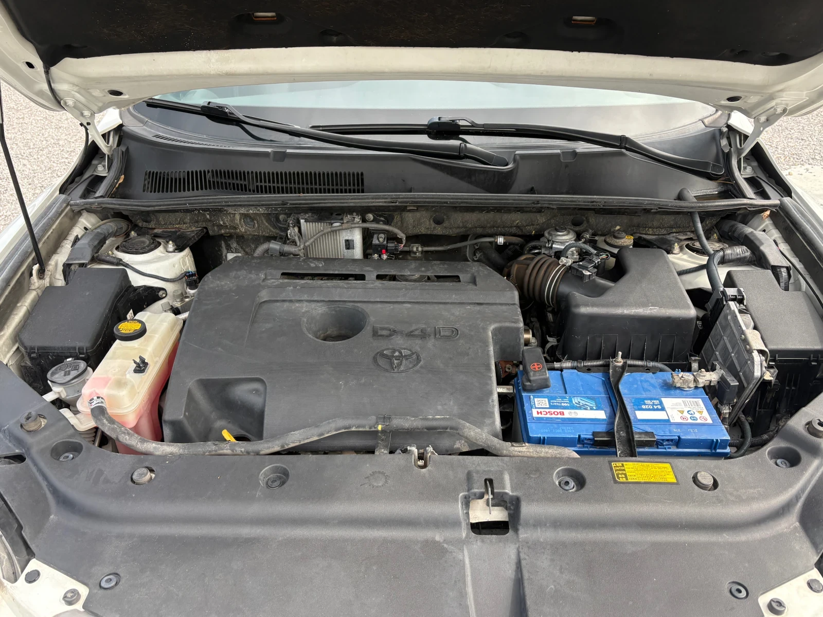 Toyota Rav4 2.2-D4D-4x4-БЯЛА ПЕРЛА, снимка 17 - Автомобили и джипове - 54192173