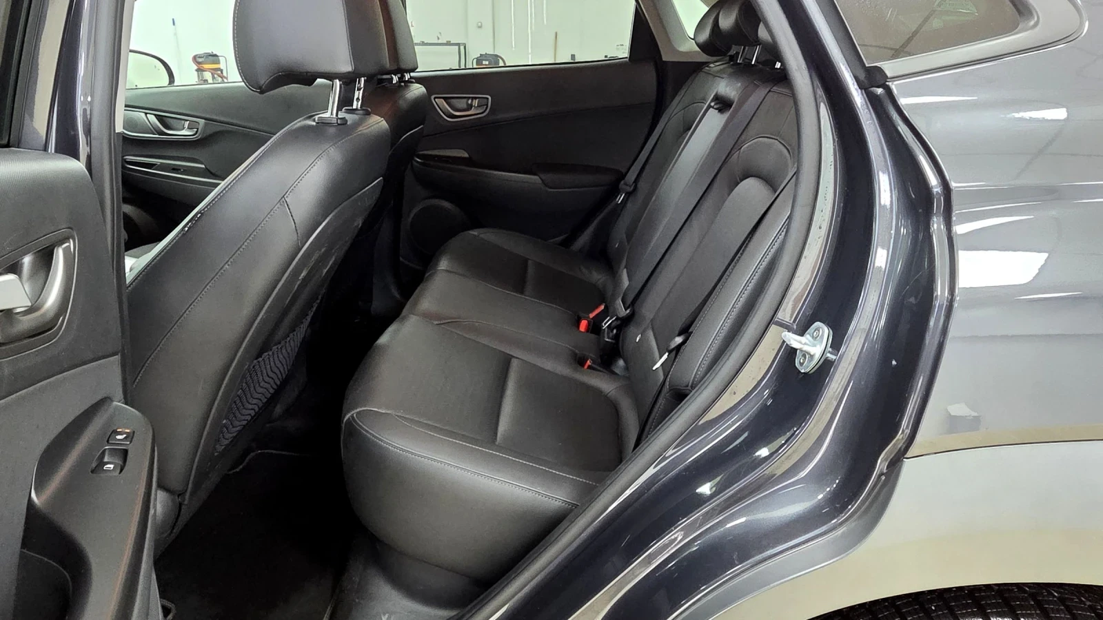 Hyundai Kona 64KWh/Premium/Blue Link/SOH100%, снимка 8 - Автомобили и джипове - 54600269