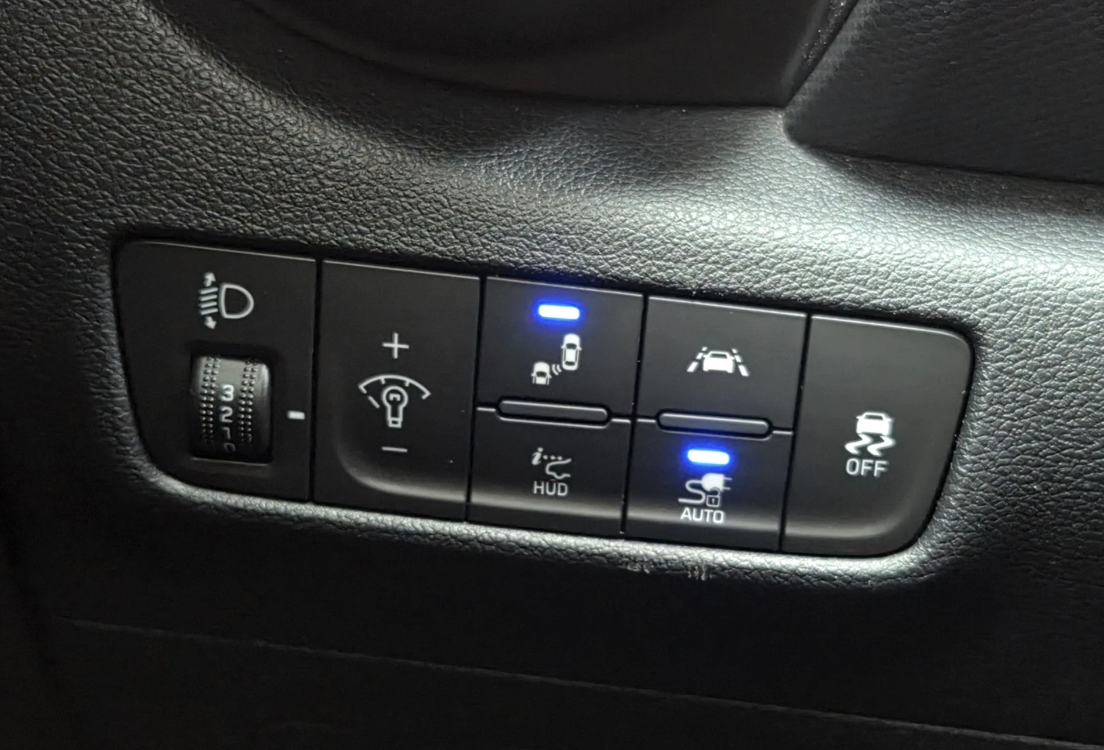 Hyundai Kona 64KWh/Premium/Blue Link/SOH100%, снимка 15 - Автомобили и джипове - 54600269