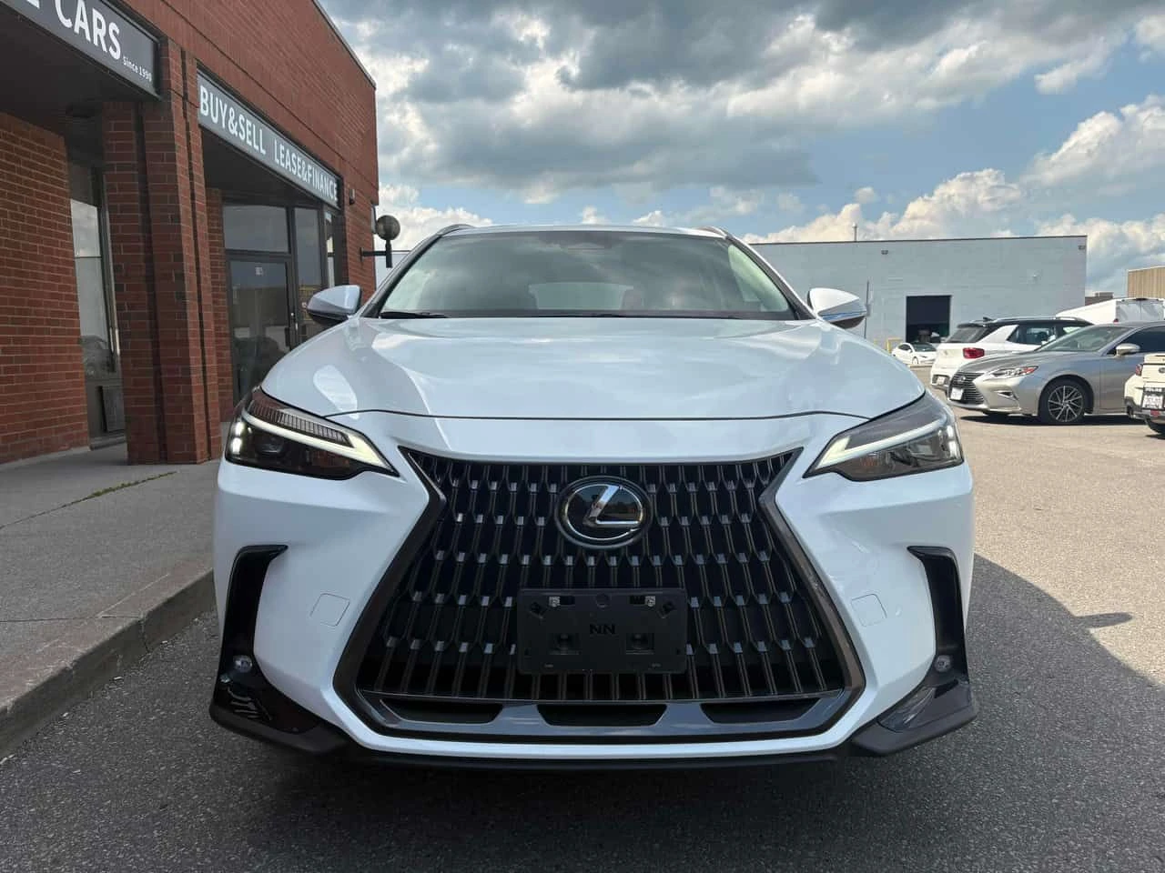 Lexus NX 350h | CARFAX | АВТОКРЕДИТ БЕЗ ПЪРВОНАЧАЛНА ВНОСКА, снимка 2 - Автомобили и джипове - 55425994