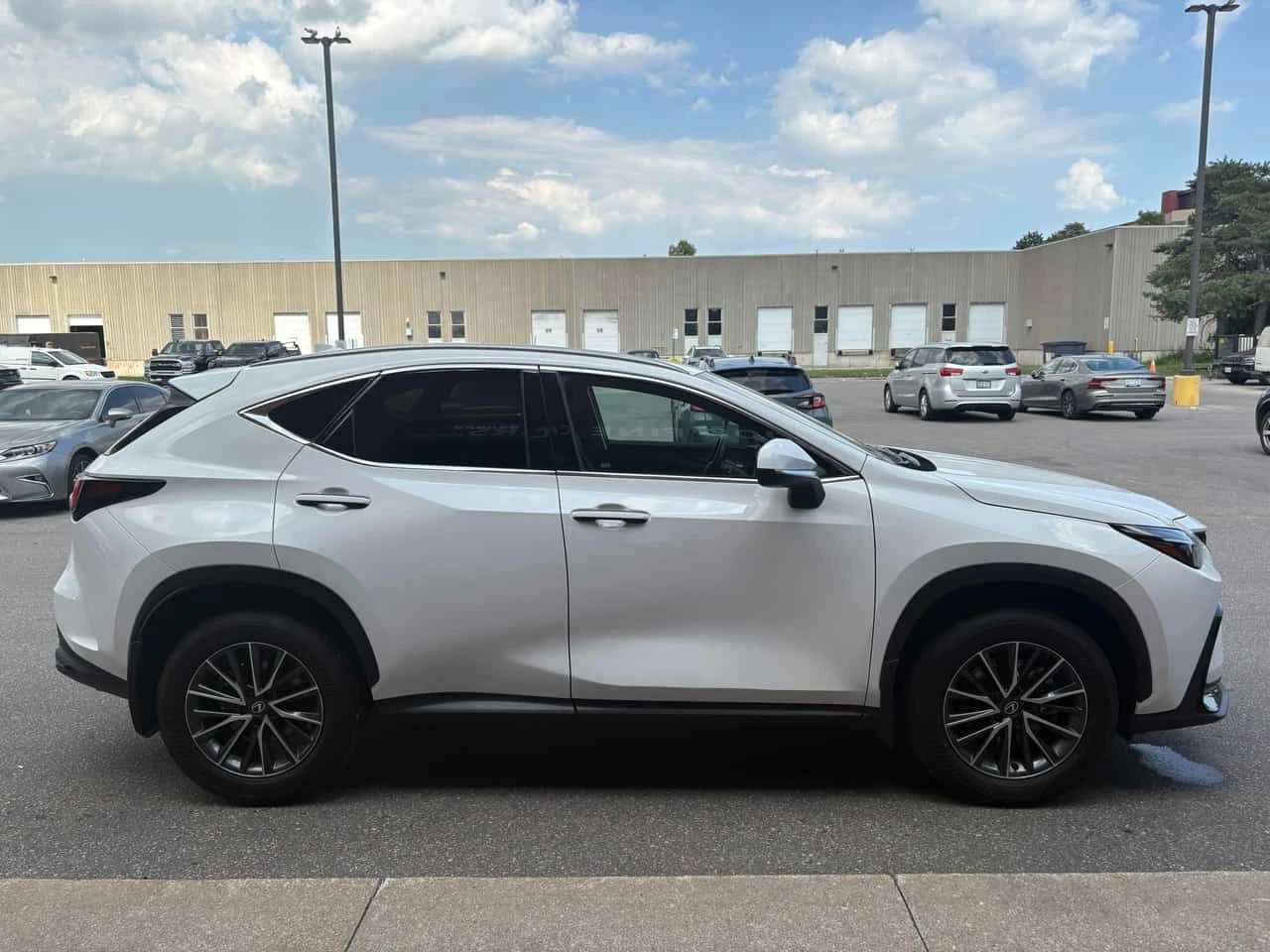 Lexus NX 350h | CARFAX | АВТОКРЕДИТ БЕЗ ПЪРВОНАЧАЛНА ВНОСКА, снимка 4 - Автомобили и джипове - 55425994