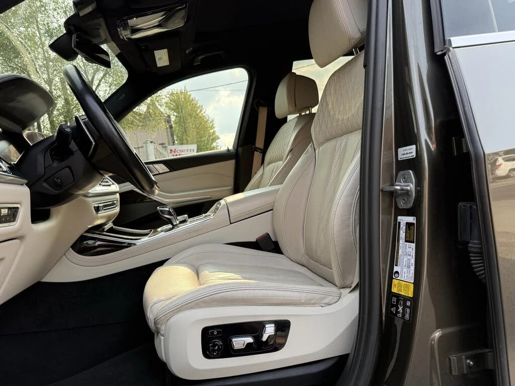 BMW X7 xDrive40i/HK/HUD/ПАНОРАМА/360 КАМЕРИ/ВЪЗДУХ/КРИСТА, снимка 9 - Автомобили и джипове - 56149928
