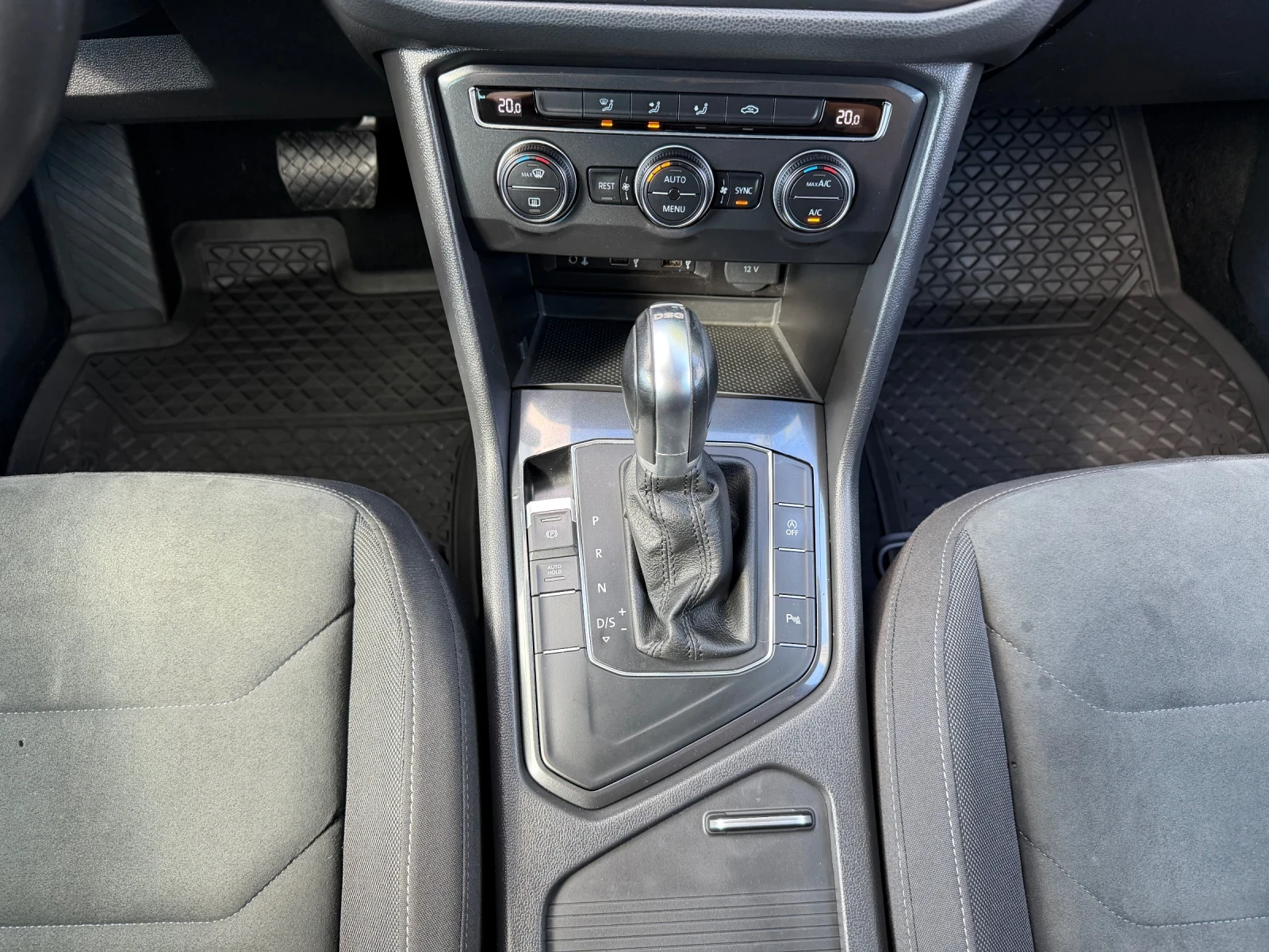VW Tiguan 2.0TDI DSG HIGHLINE, снимка 13 - Автомобили и джипове - 56254672