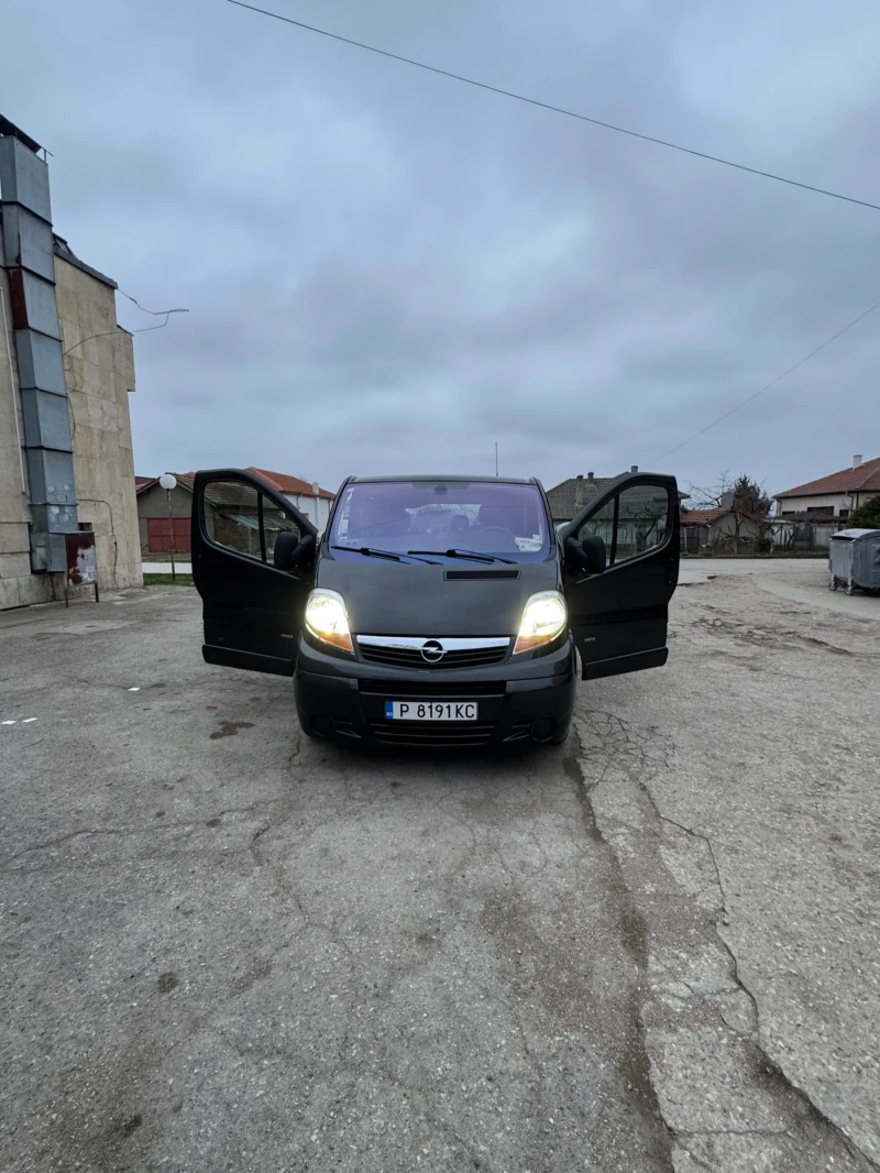 Opel Vivaro 2.5 cdti, снимка 4 - Бусове и автобуси - 49534231