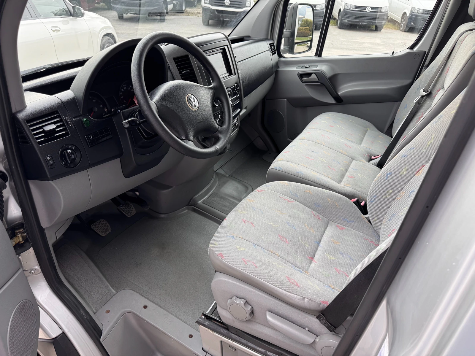 VW Crafter 2.5TDI 3.5т. 4.50м. Клима Падащ борд - изображение 9