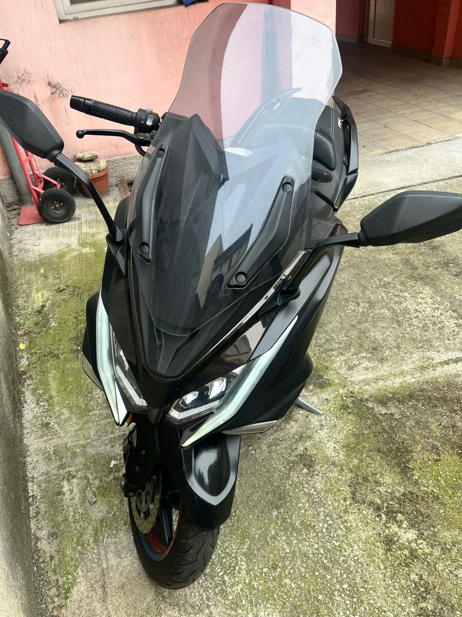 Kymco AK 550