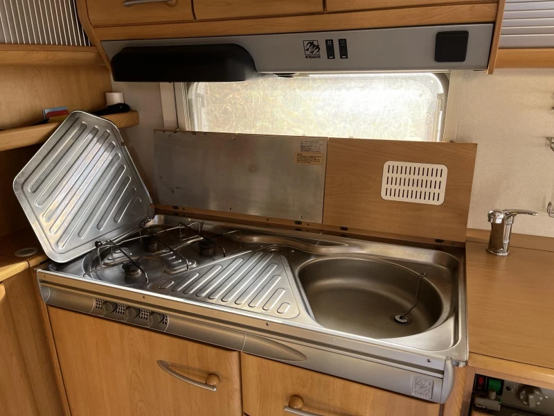 Каравана Knaus Sudwind 500, снимка 12 - Каравани и кемпери - 52372347
