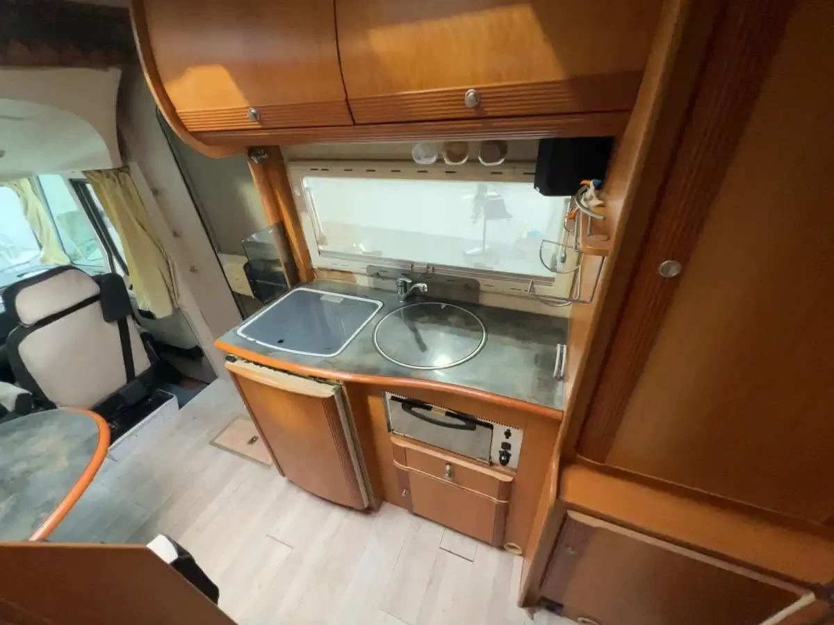 Кемпер Pilote Galaxy 871, снимка 13 - Каравани и кемпери - 56092376