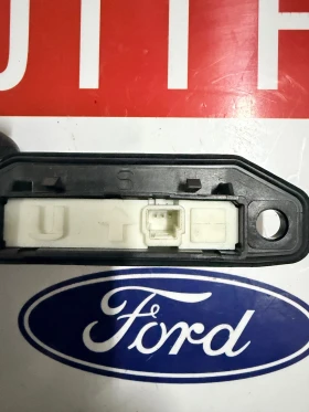 84840-02060  Бутон за отваряне на заден капак TOYOTA YARIS 2018 84840-02060, снимка 2 - Части - 52631111