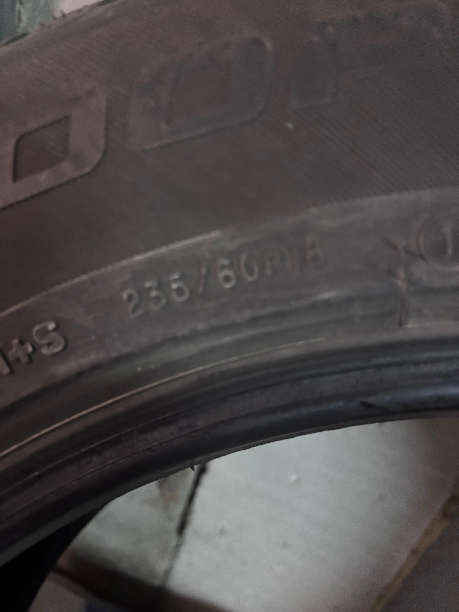 Гуми Зимни 235/60R18, снимка 7 - Гуми и джанти - 56348027