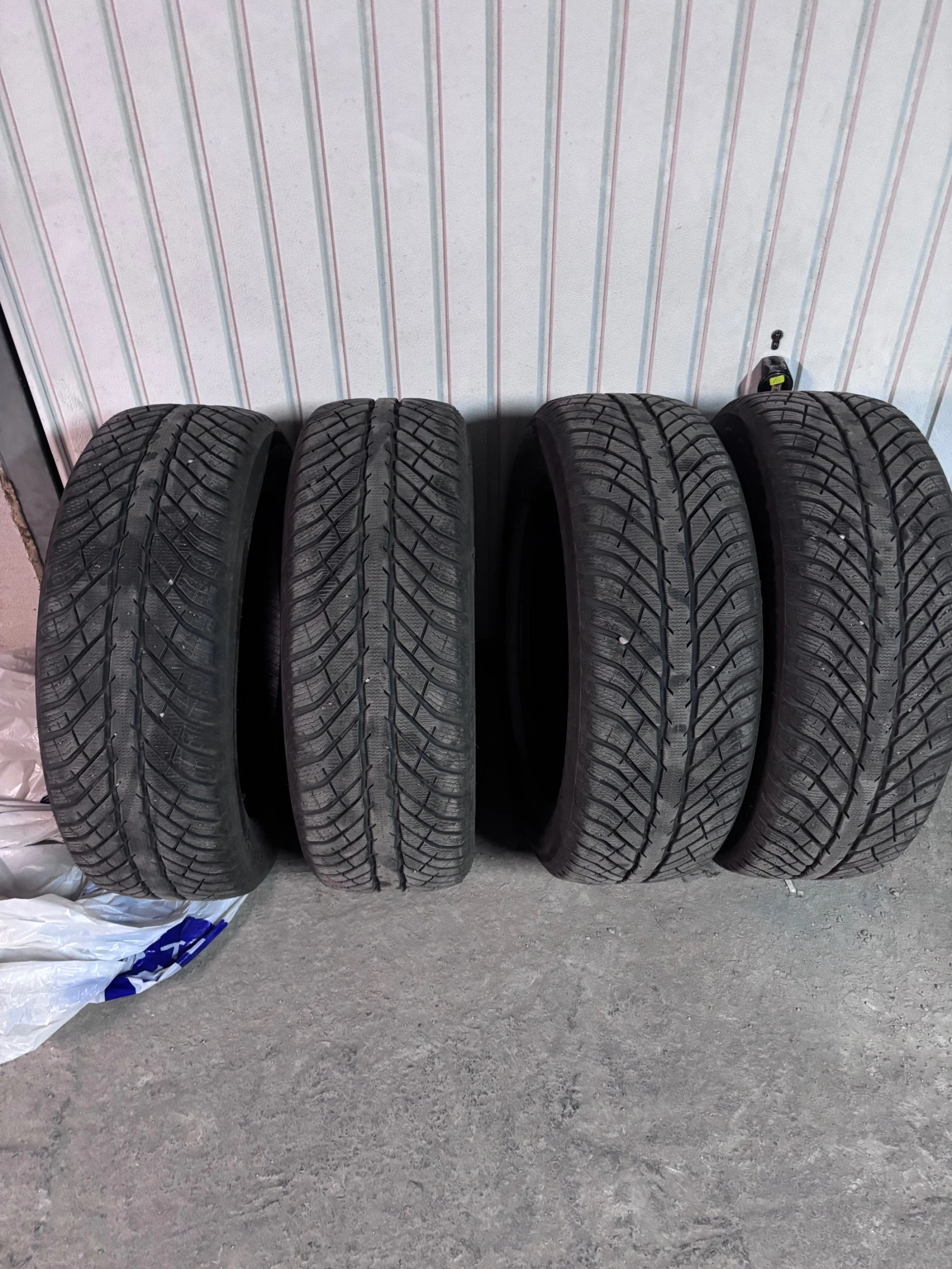 Гуми Зимни 235/60R18