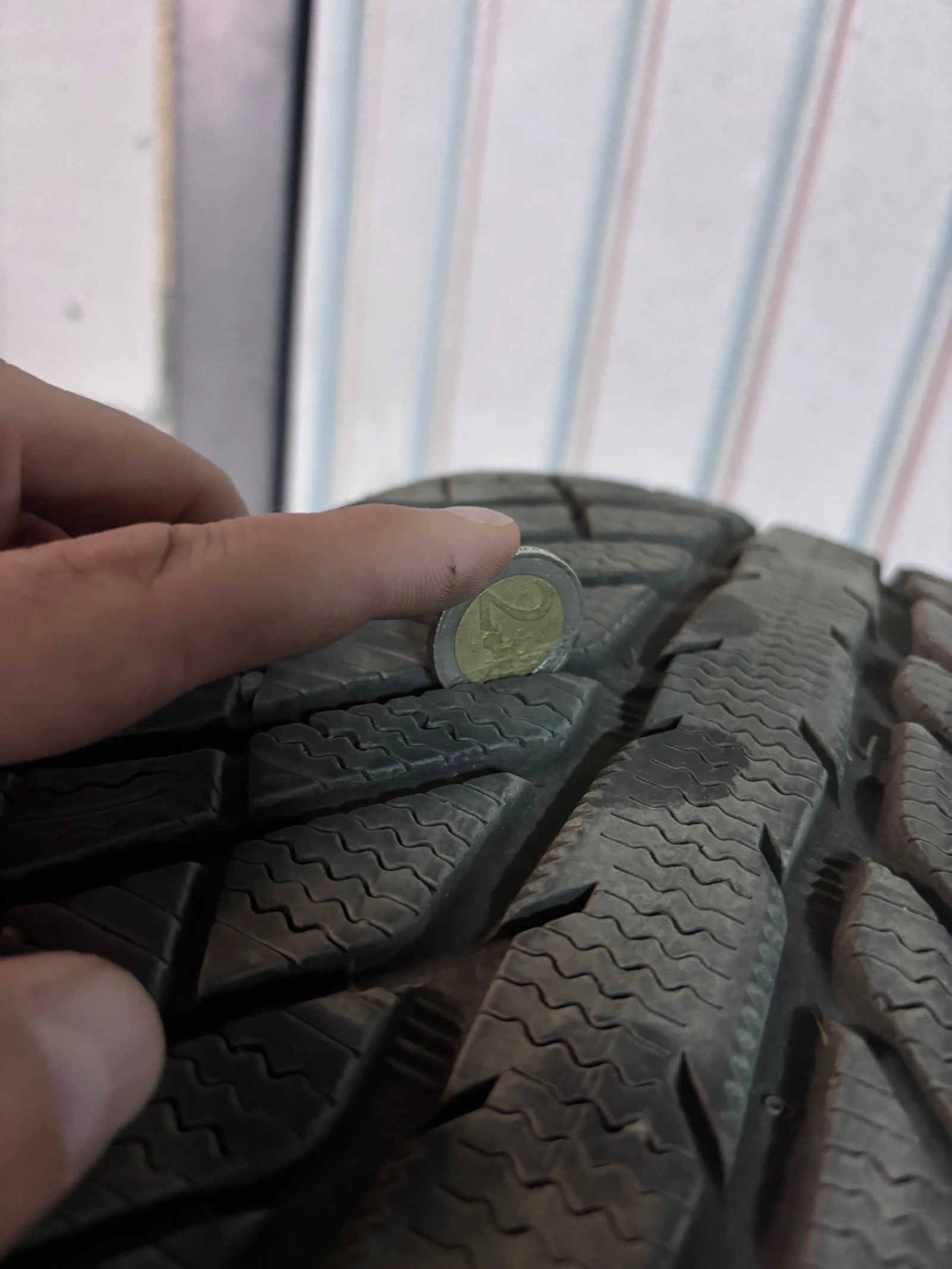 Гуми Зимни 235/60R18, снимка 6 - Гуми и джанти - 56348027