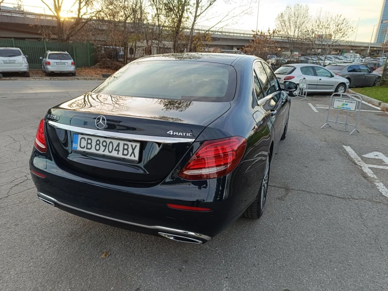 Mercedes-Benz E 220 4 MATIC, снимка 17 - Автомобили и джипове - 48016204