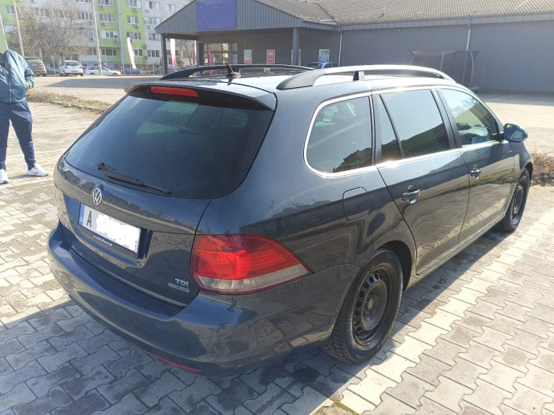 VW Golf 1.6 комби, снимка 3 - Автомобили и джипове - 48883234