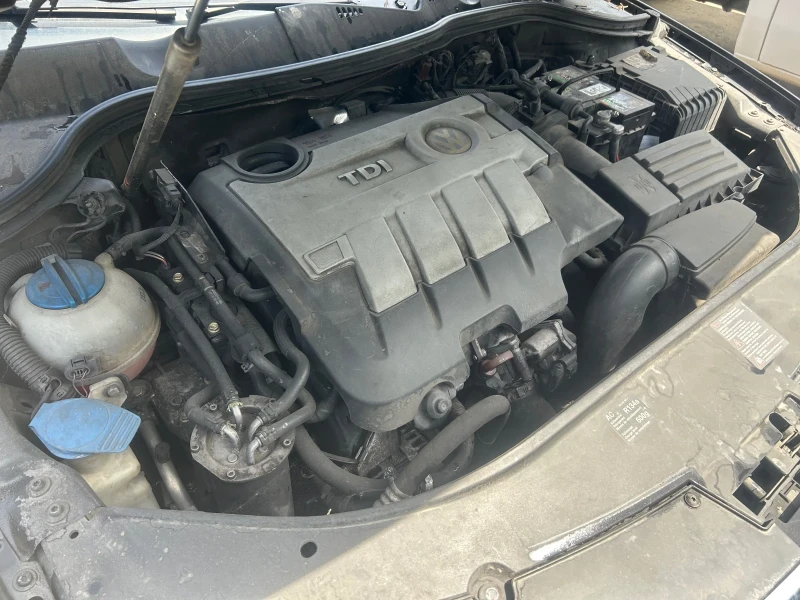 VW Passat 2.0 TDI, снимка 10 - Автомобили и джипове - 51905139