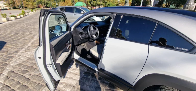 Mazda MX-30 Launch Edition - В гаранция, снимка 11 - Автомобили и джипове - 52461351