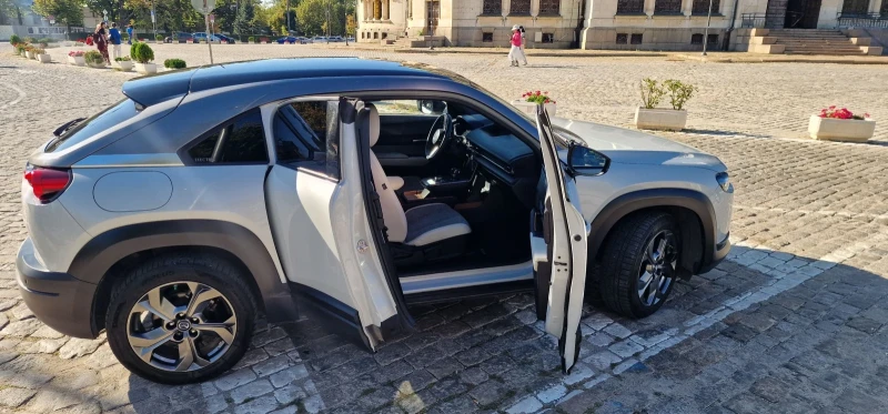 Mazda MX-30 Launch Edition - В гаранция, снимка 10 - Автомобили и джипове - 52461351