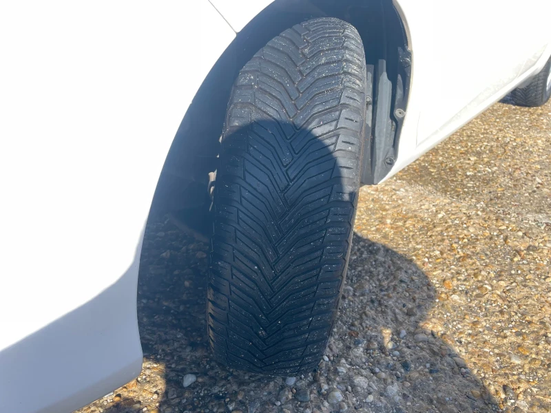 Toyota Yaris 1.4 D4D 90кс, снимка 17 - Автомобили и джипове - 52170804