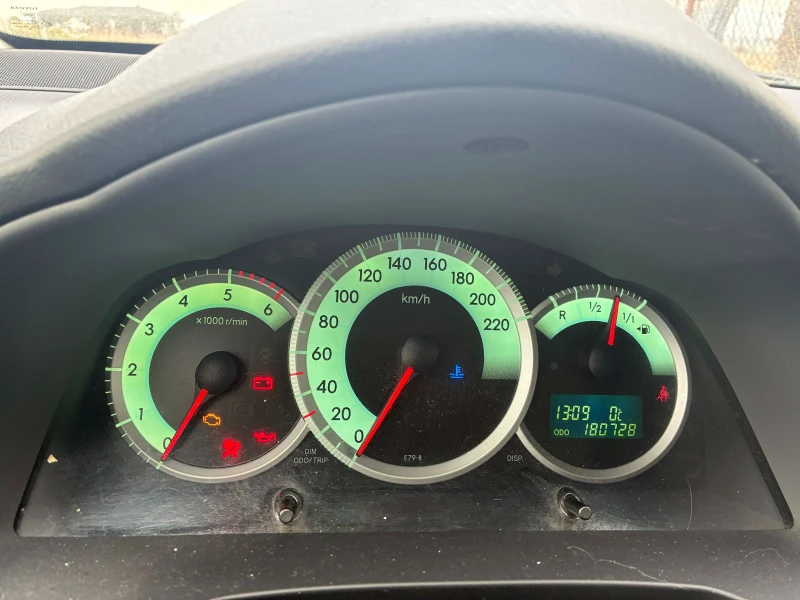 Toyota Corolla verso, снимка 3 - Автомобили и джипове - 53192382