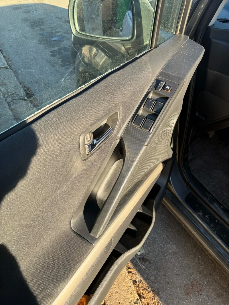 Toyota Corolla verso, снимка 7 - Автомобили и джипове - 53192382