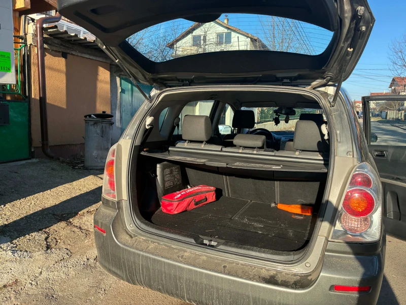 Toyota Corolla verso, снимка 5 - Автомобили и джипове - 53192382