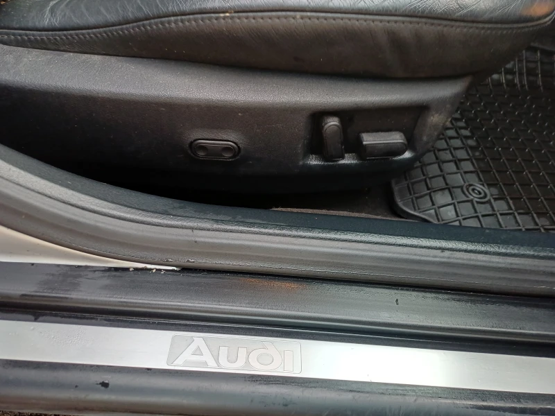 Audi A4 Avant 2.8 V6 quattro Tiptronic, снимка 14 - Автомобили и джипове - 53358730