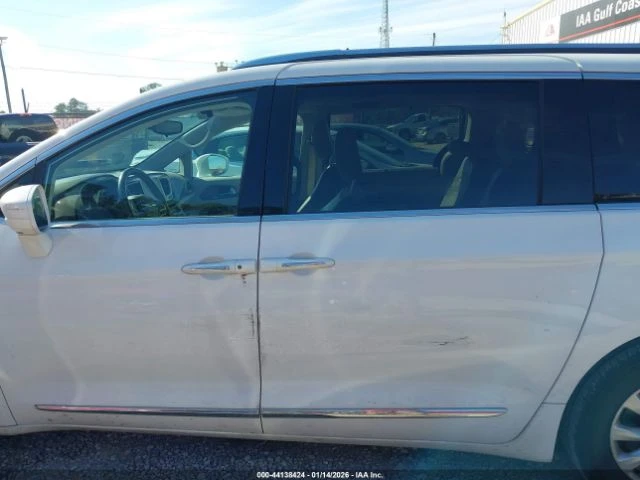 Chrysler Pacifica TOURING L, снимка 14 - Автомобили и джипове - 53467269