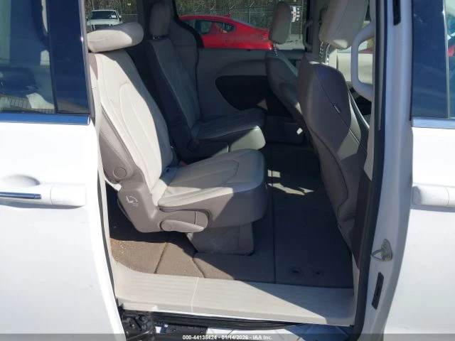 Chrysler Pacifica TOURING L - изображение 8