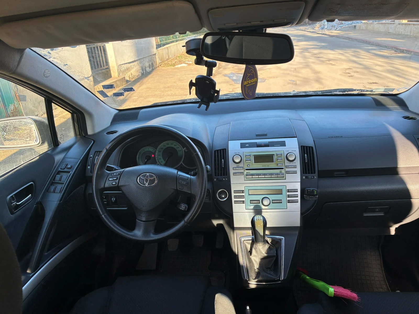 Toyota Corolla verso  - изображение 9