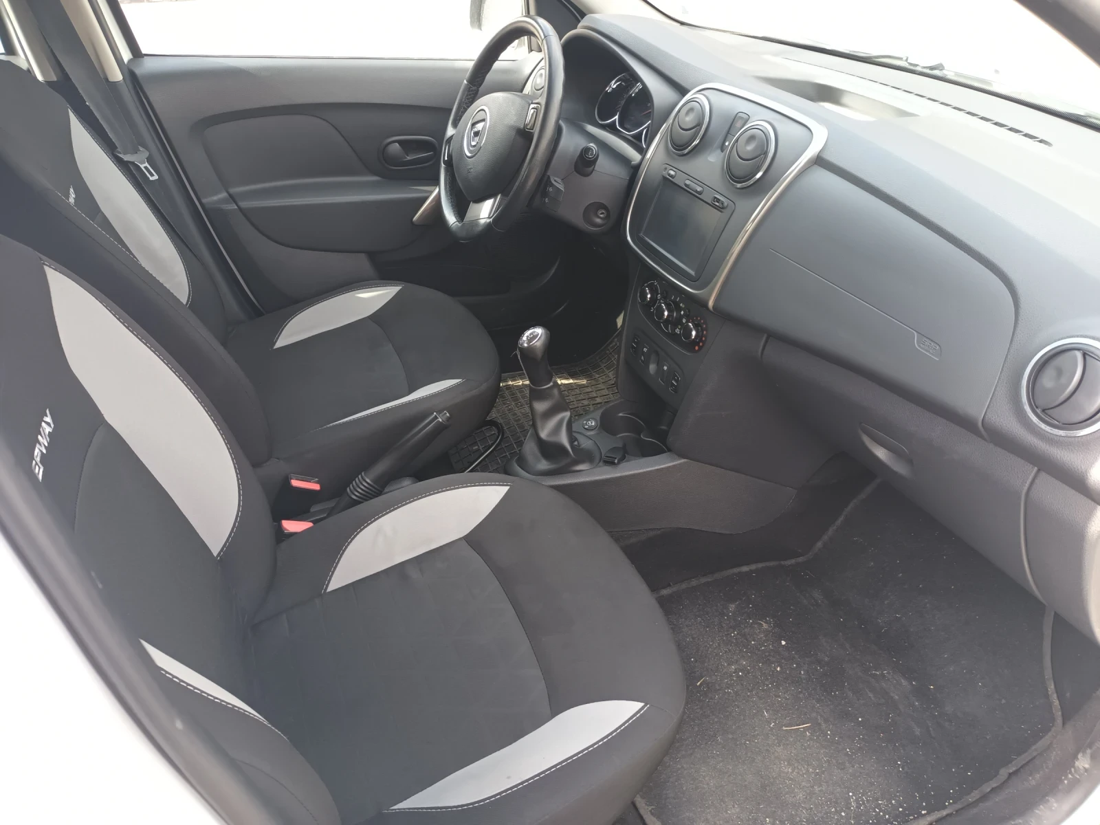 Dacia Sandero, снимка 10 - Автомобили и джипове - 54155939