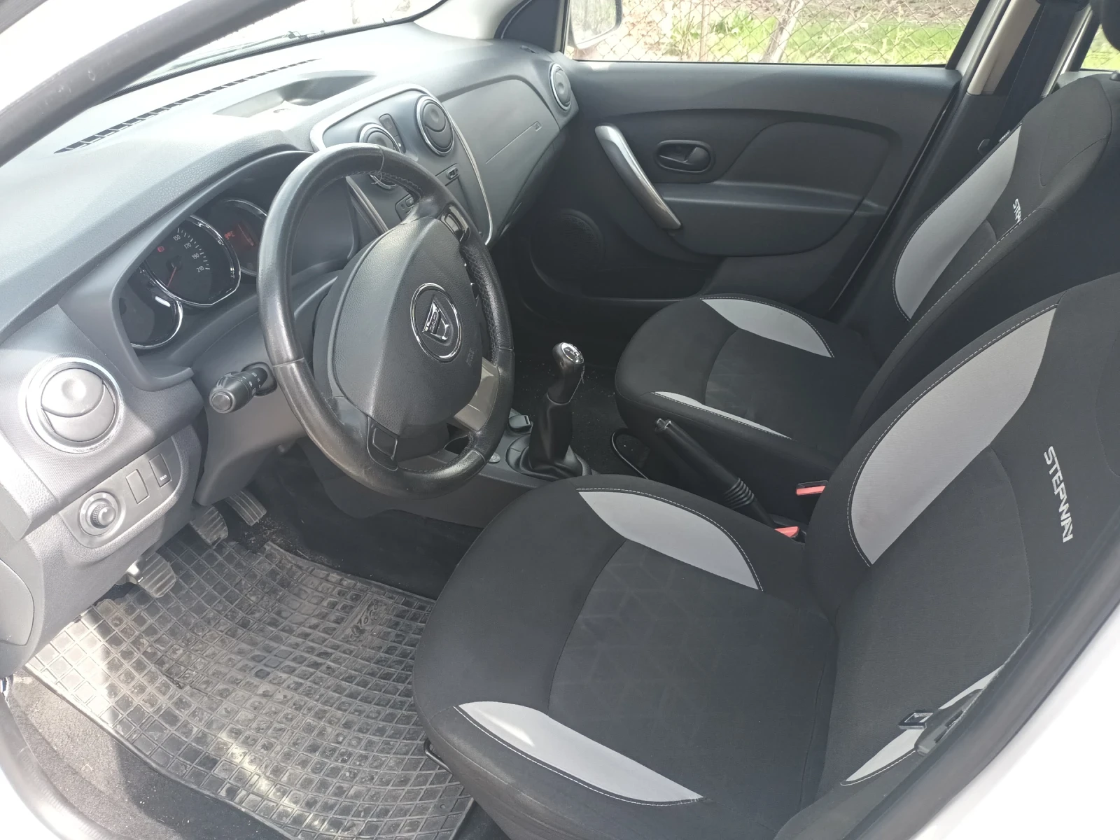 Dacia Sandero, снимка 8 - Автомобили и джипове - 54155939