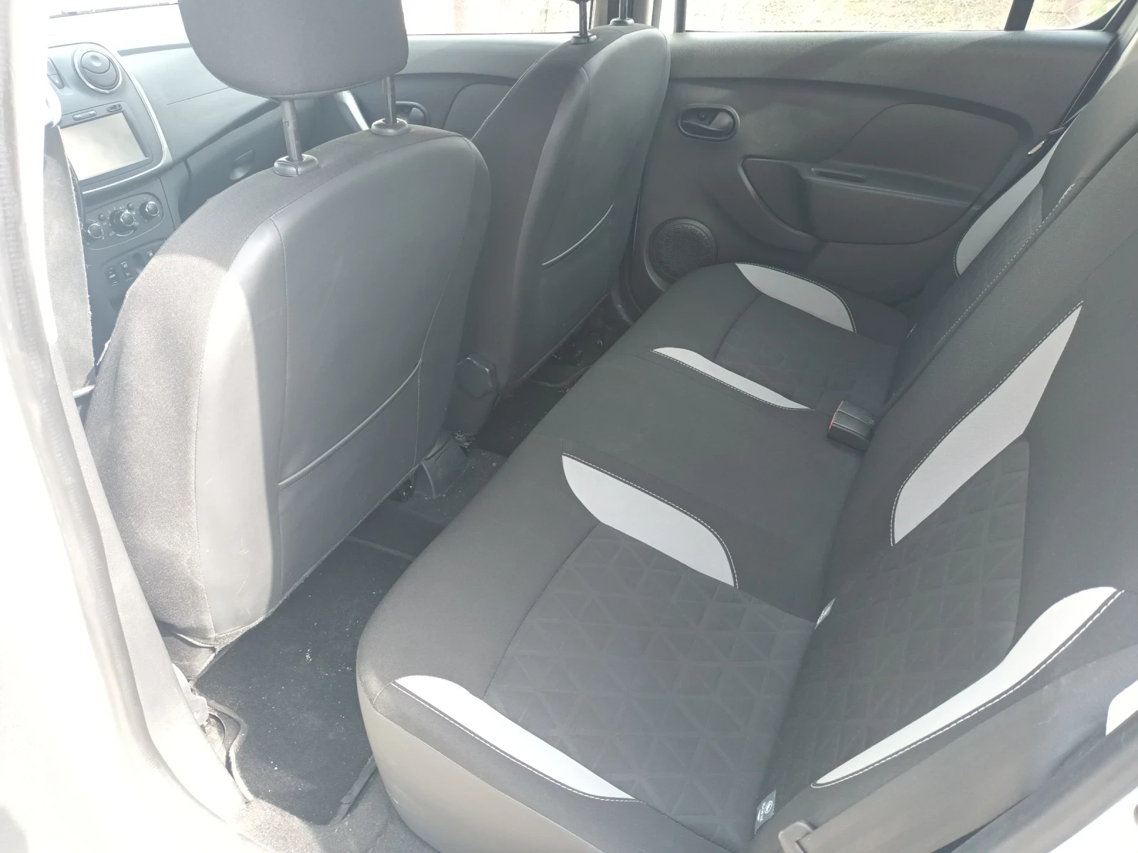 Dacia Sandero, снимка 9 - Автомобили и джипове - 54155939