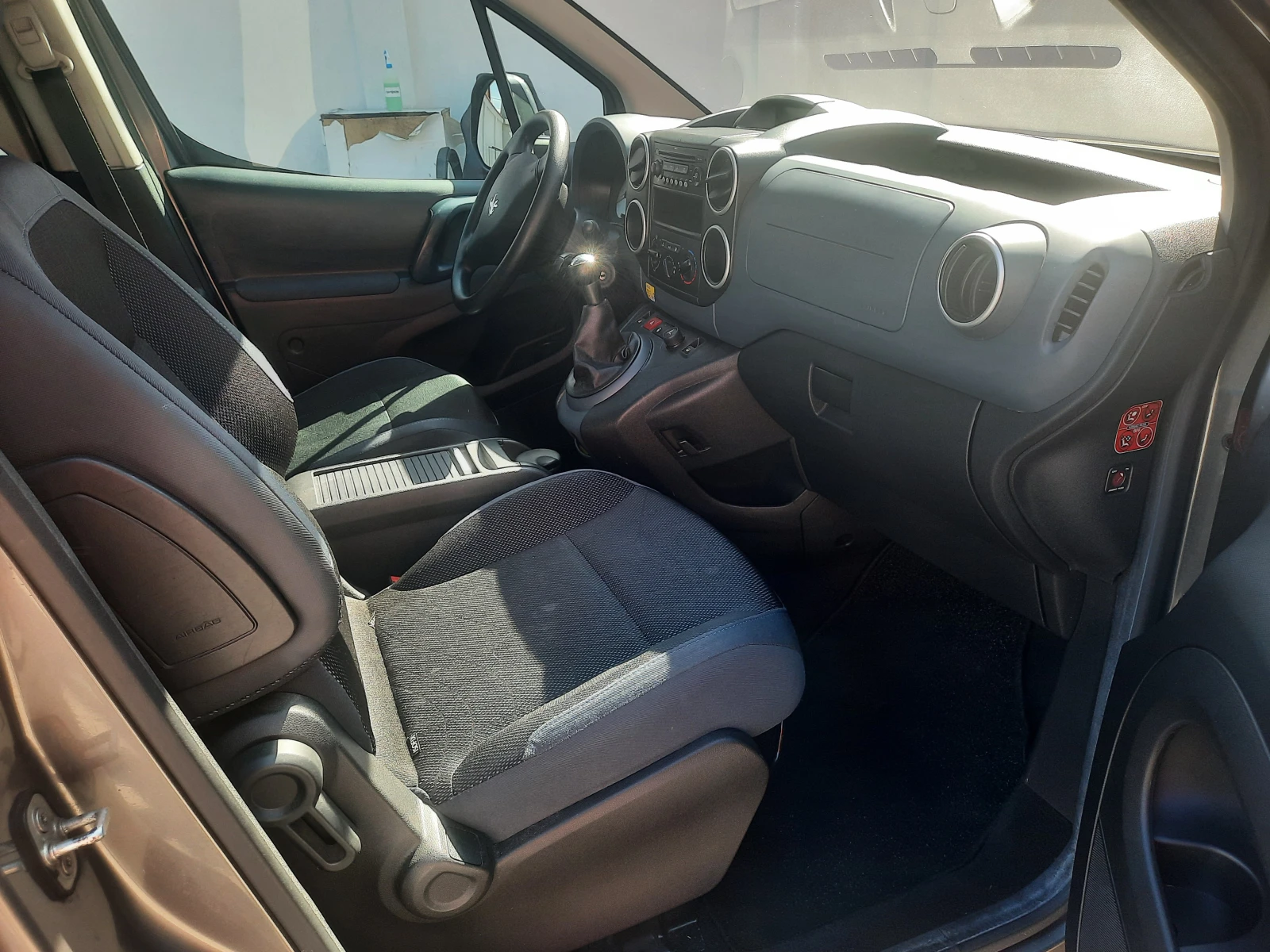 Peugeot Partner Confort, снимка 9 - Автомобили и джипове - 54207874