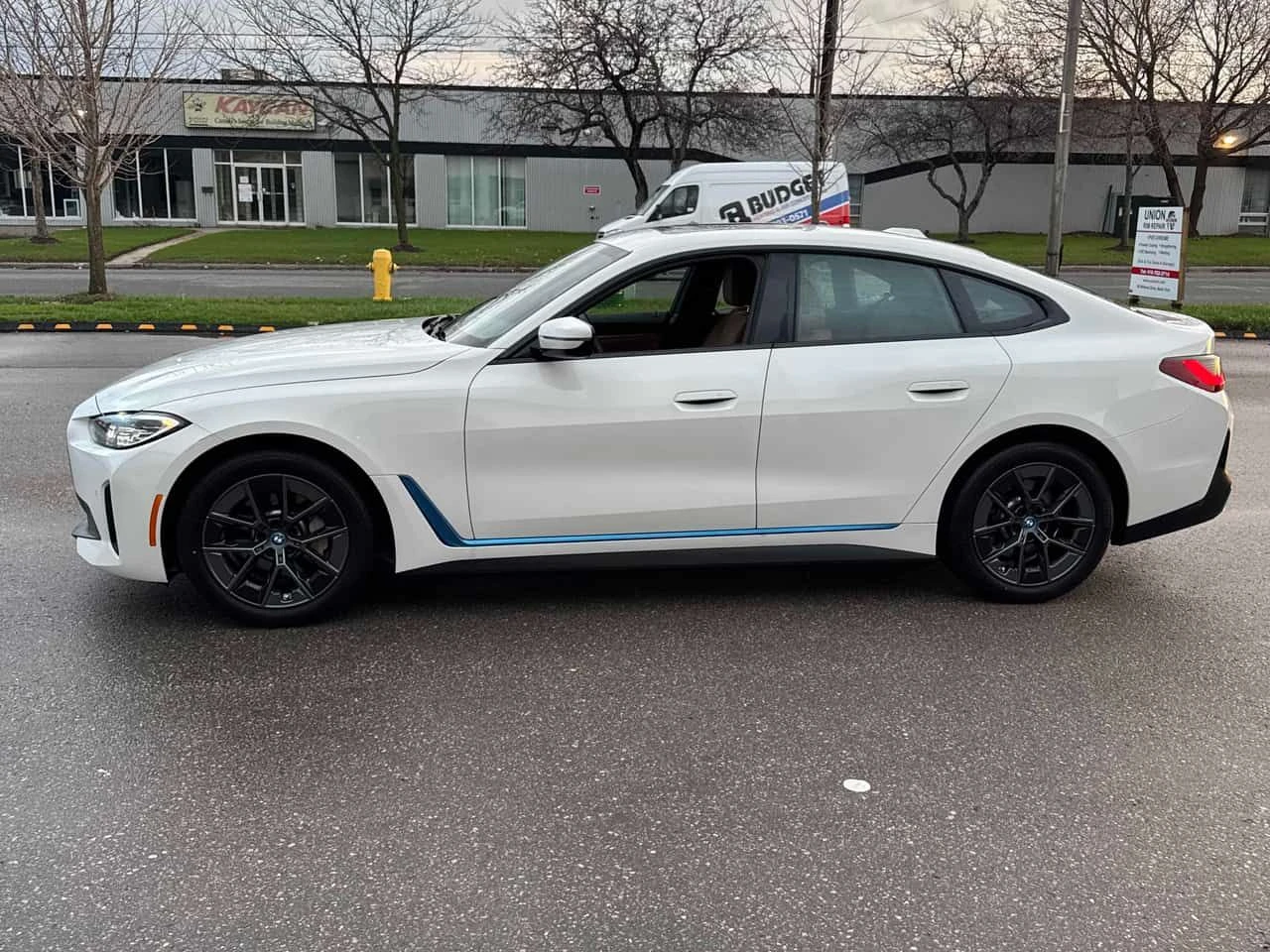 BMW i4 eDrive35/CARFAX/ПАНОРАМА, снимка 3 - Автомобили и джипове - 54223350
