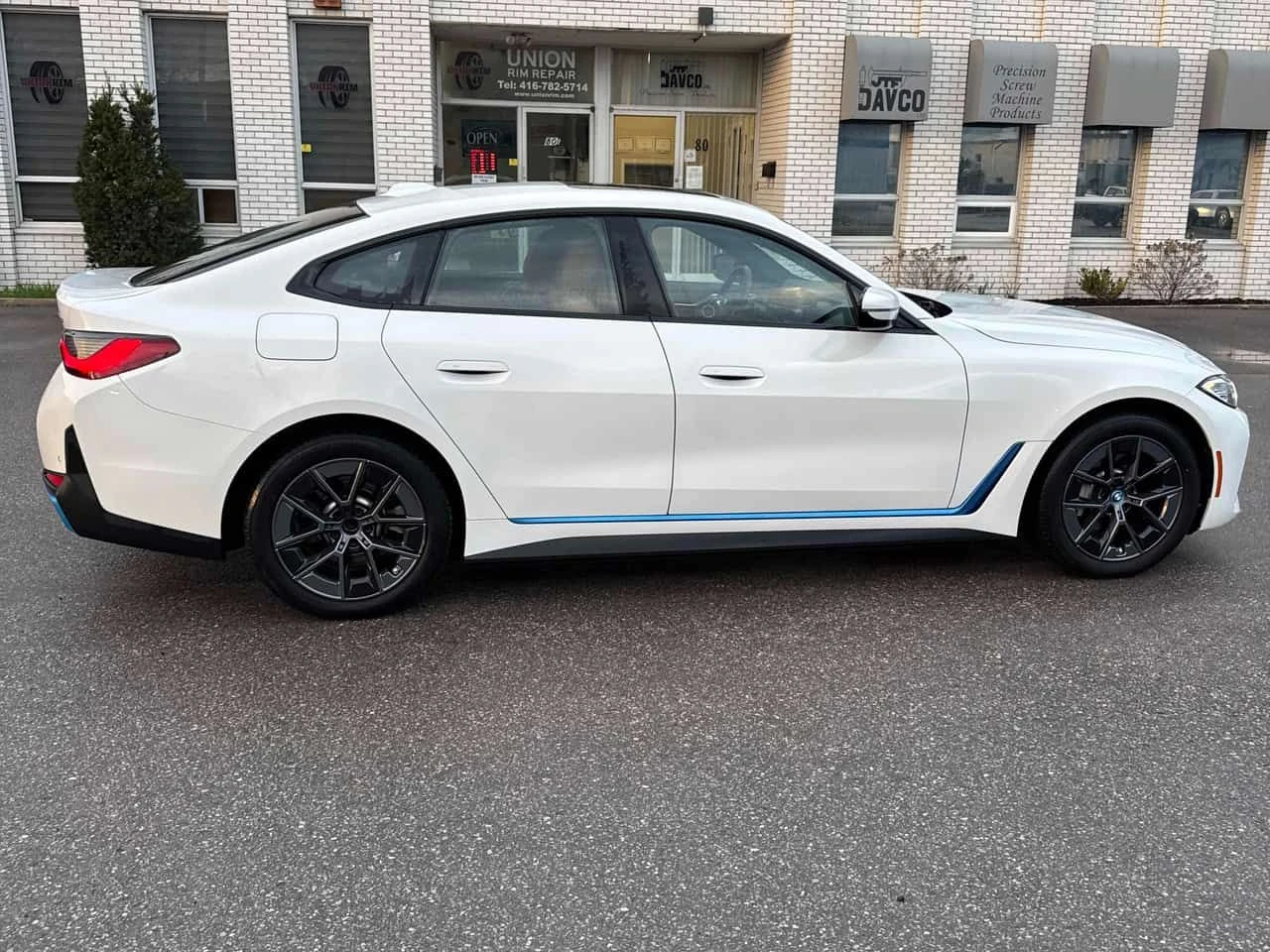 BMW i4 eDrive35/CARFAX/ПАНОРАМА, снимка 4 - Автомобили и джипове - 54223350