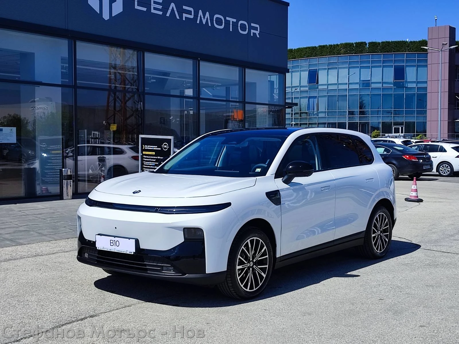 Leapmotor B10 Design BEV 160kW/217hp) 67.1kWh, снимка 3 - Автомобили и джипове - 54339491