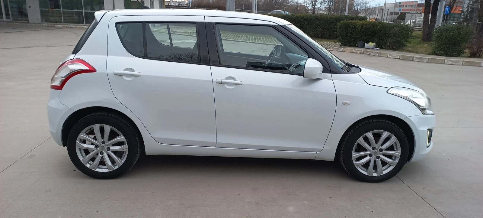 Suzuki Swift 1.3i, снимка 4 - Автомобили и джипове - 54368878