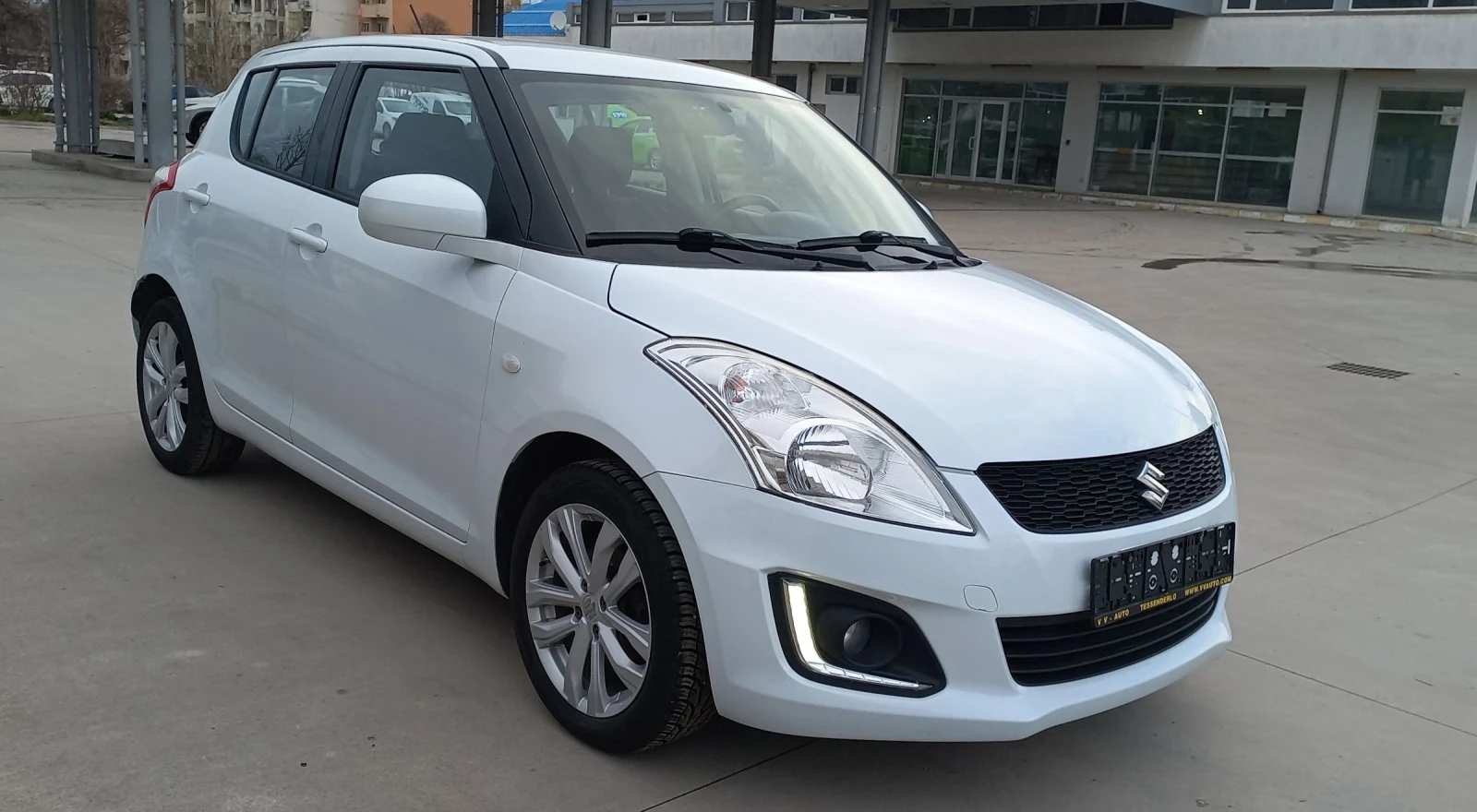 Suzuki Swift 1.3i, снимка 3 - Автомобили и джипове - 54368878